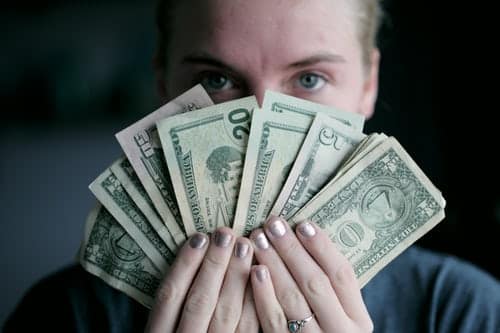 ガッツリ働いてお金を貯める!稼げるバイトの特徴と種類を紹介